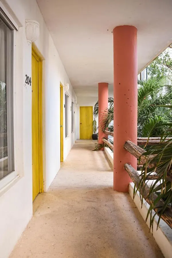 Rustik-Inn Rooms Playa del Carmen 2*,  Mexique