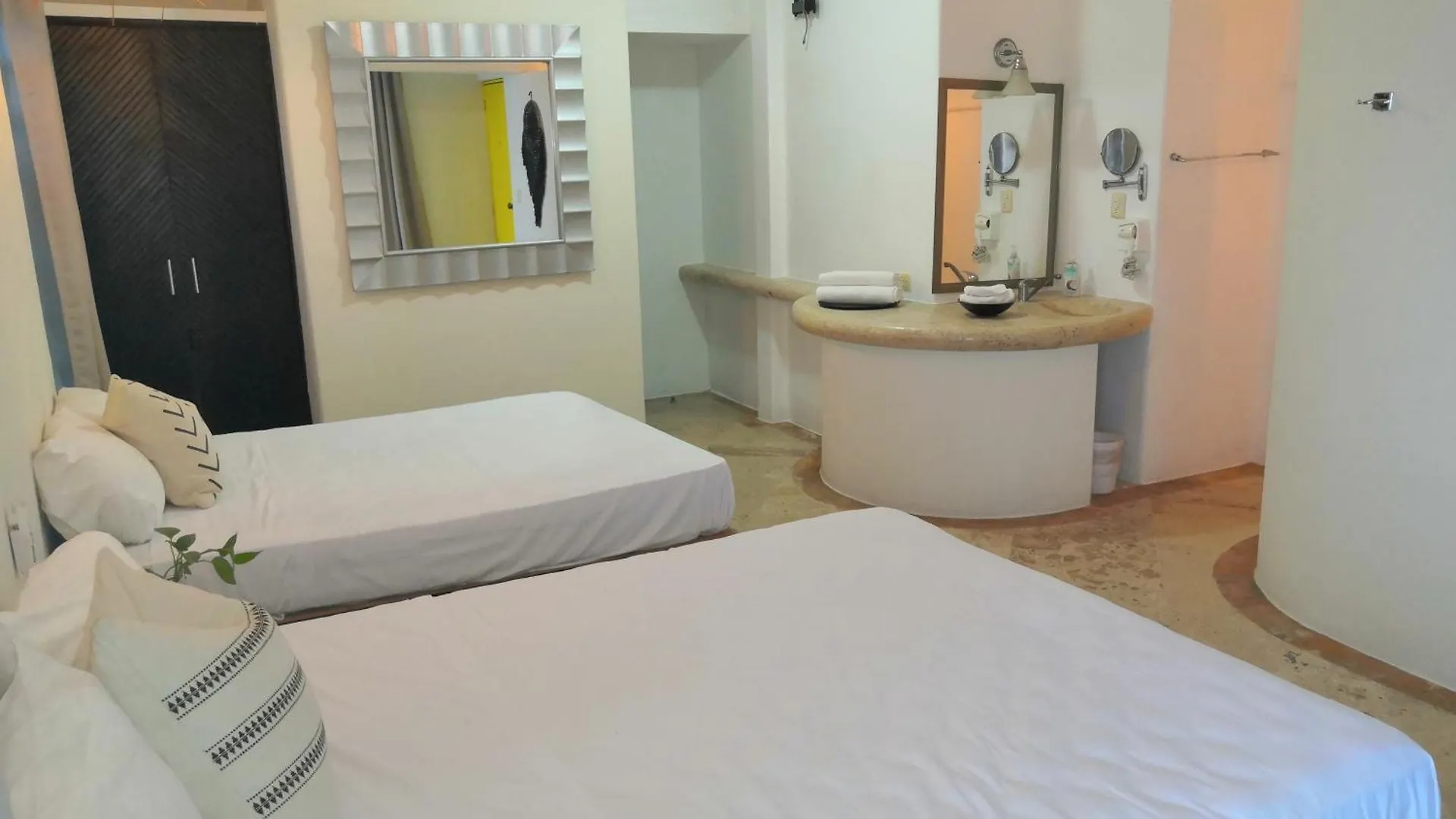 Rustik-Inn Rooms Playa del Carmen 2*,